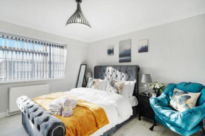Spacious, 4 bed, Garden, Parking, ExCel London